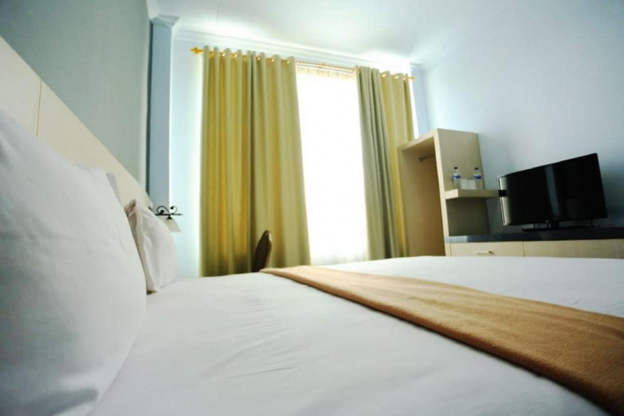 Urbanview Hotel Mulia Indah Palopo Zewnętrze zdjęcie