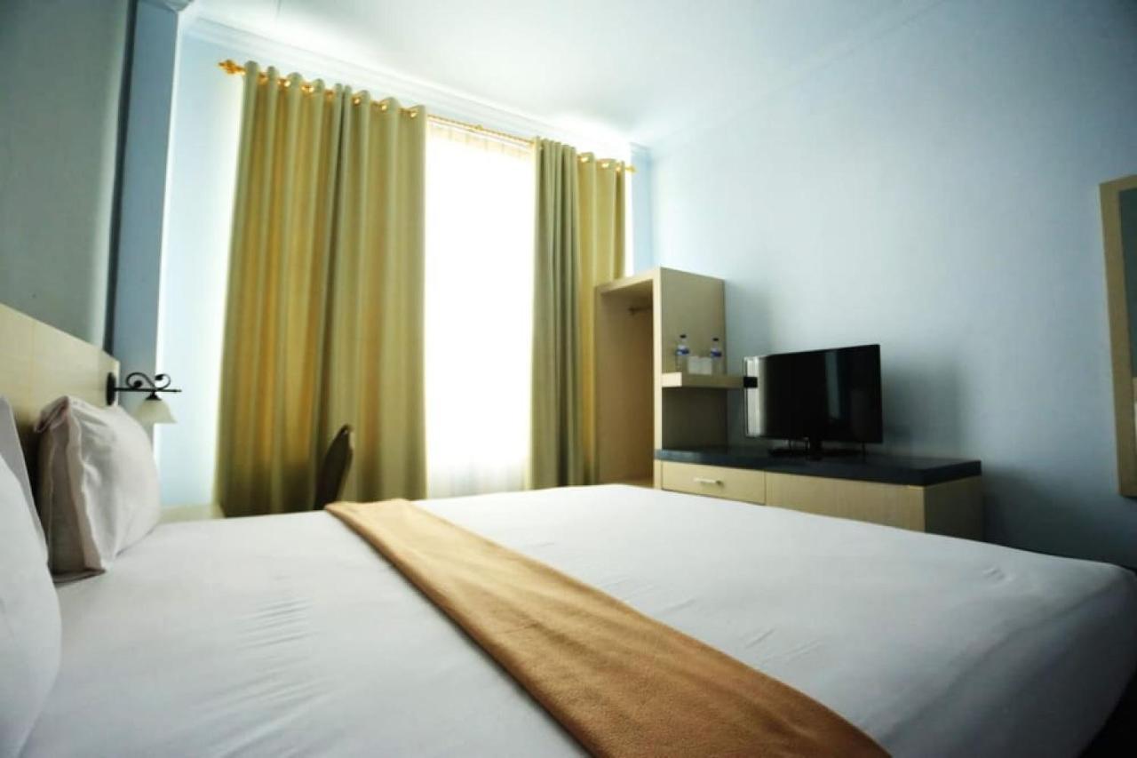 Urbanview Hotel Mulia Indah Palopo Zewnętrze zdjęcie
