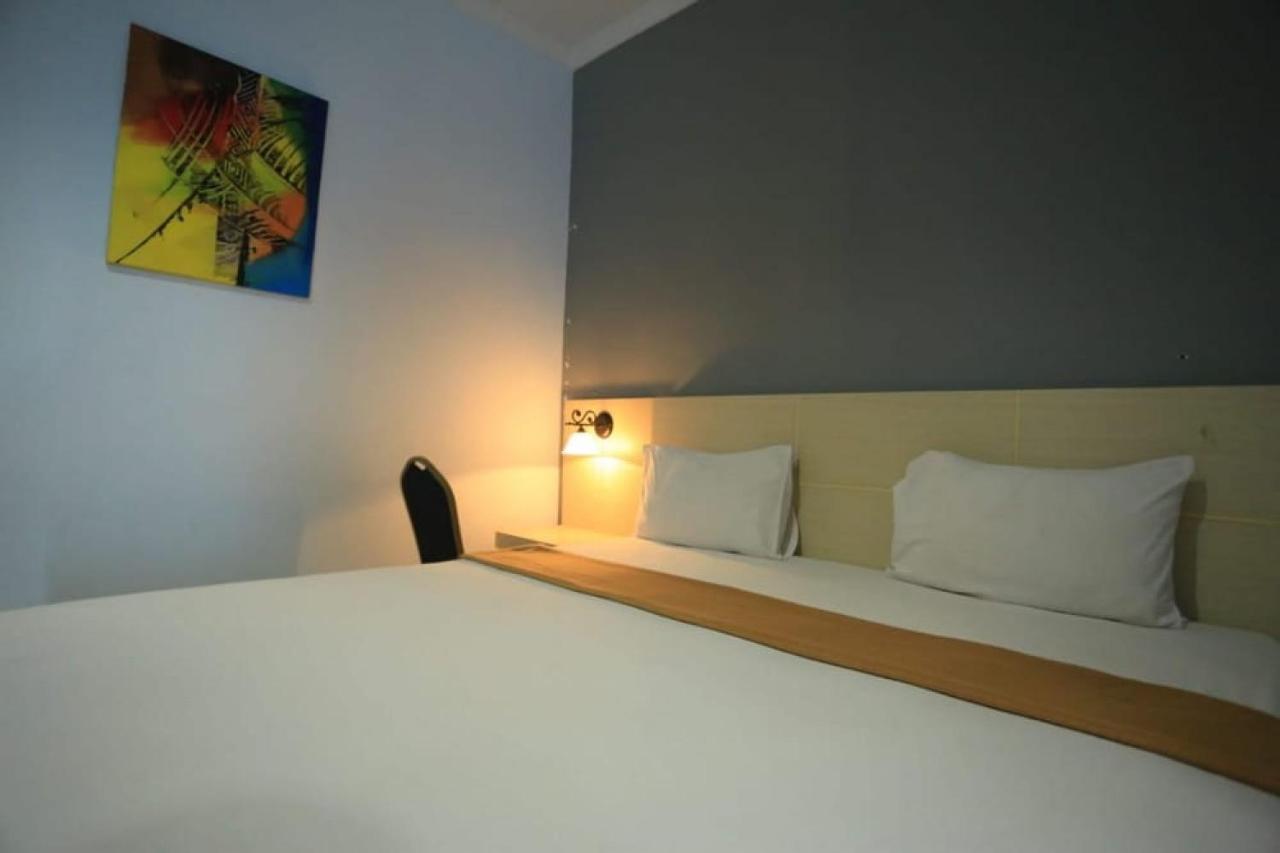 Urbanview Hotel Mulia Indah Palopo Zewnętrze zdjęcie