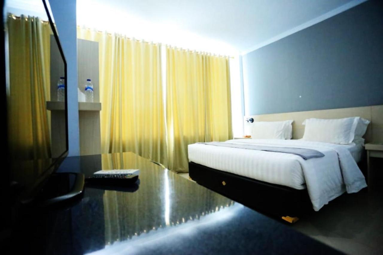 Urbanview Hotel Mulia Indah Palopo Zewnętrze zdjęcie