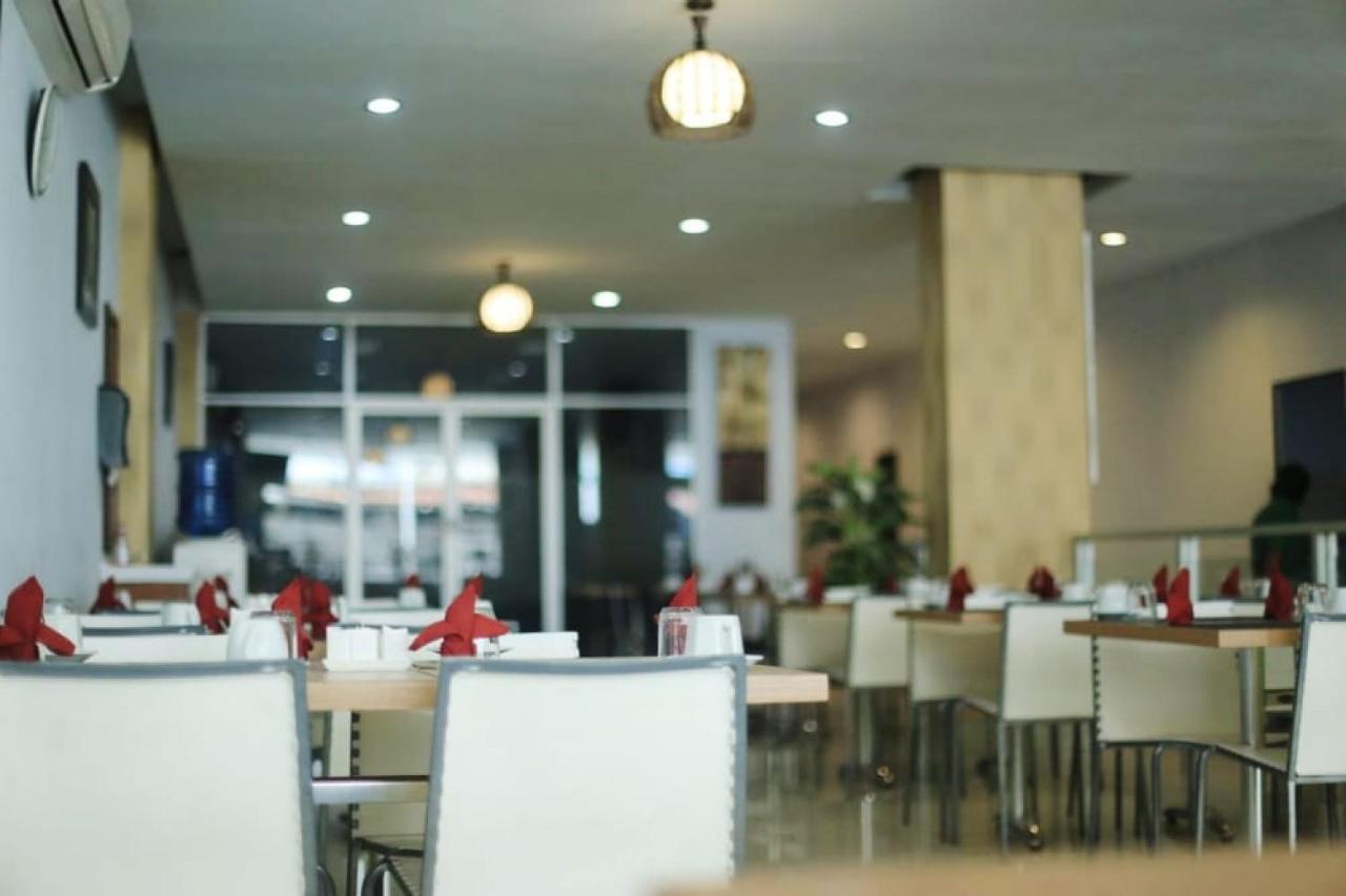 Urbanview Hotel Mulia Indah Palopo Zewnętrze zdjęcie
